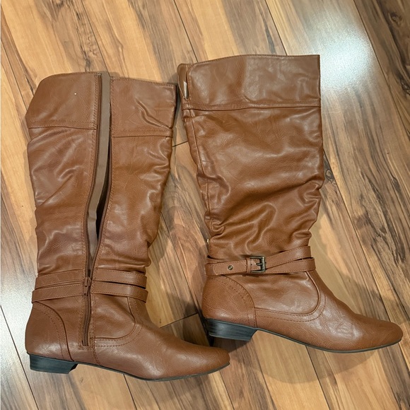 Shoes - 🧡 Tall Brown Flat Boots – Size 10/11